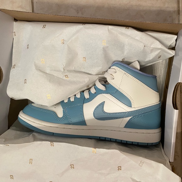 Women Air Jordan 1 mid - Picture 4 of 8